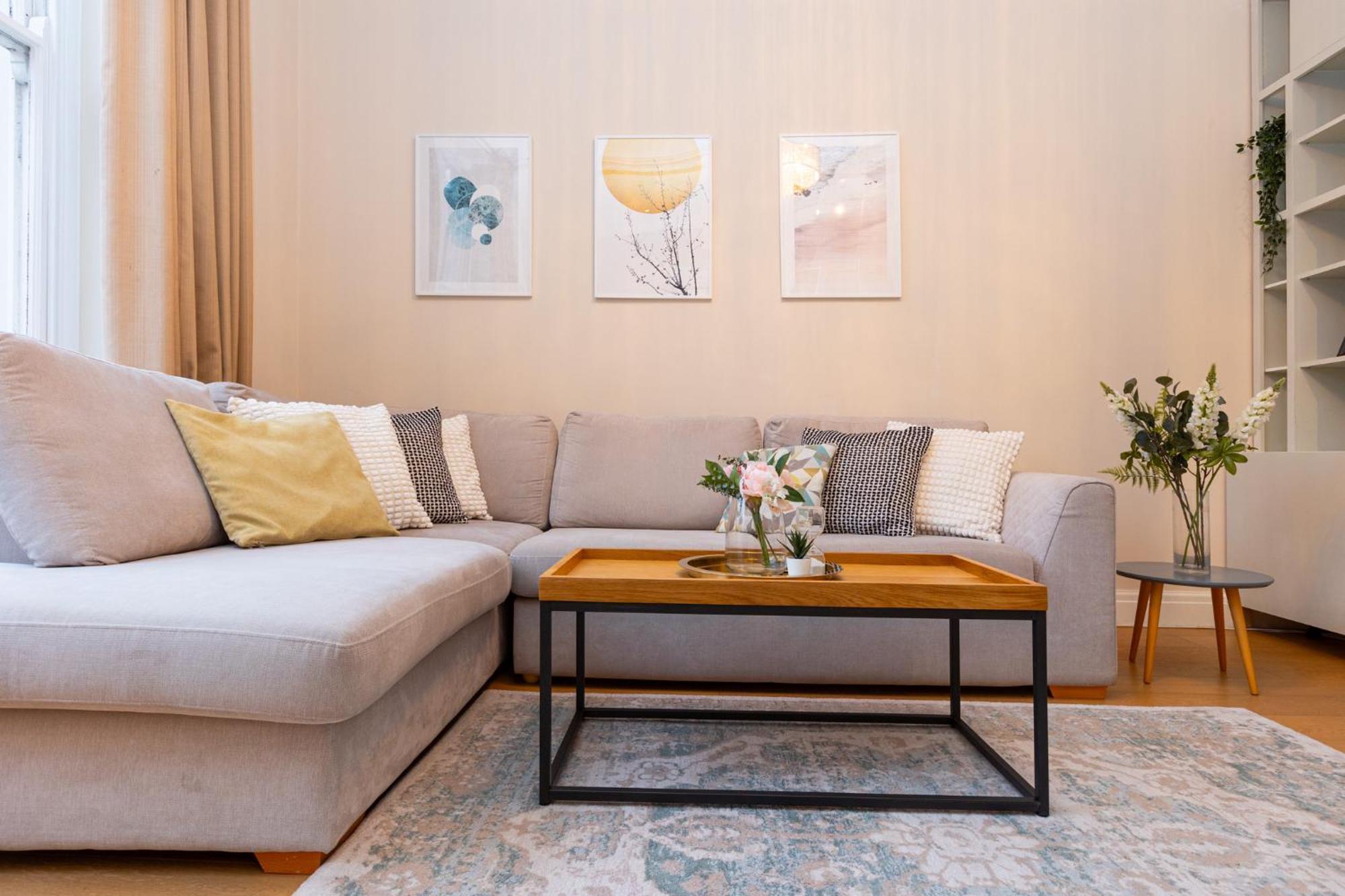 Bright & Charming 2br Flat Wbalcony In Maida Vale Londra