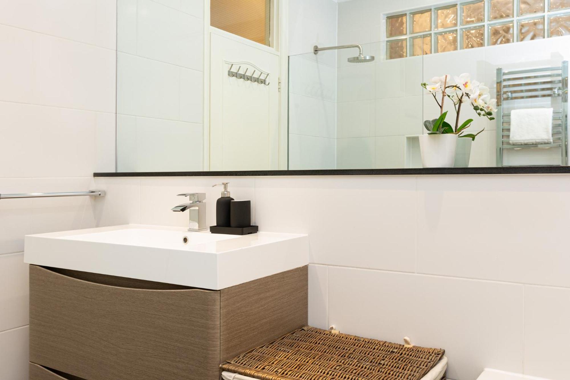Apartament Bright & Charming 2br Flat Wbalcony In Maida Vale Londra