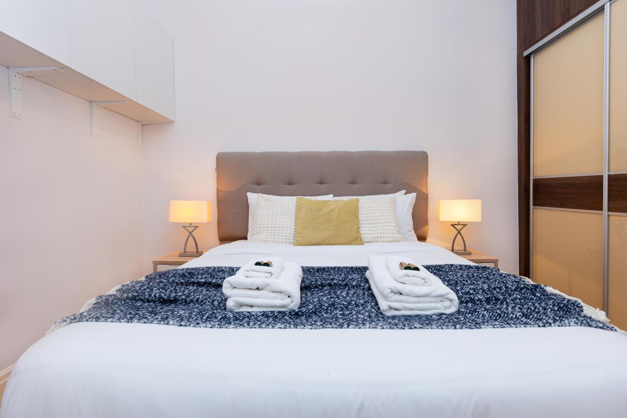 Bright & Charming 2br Flat Wbalcony In Maida Vale Londra